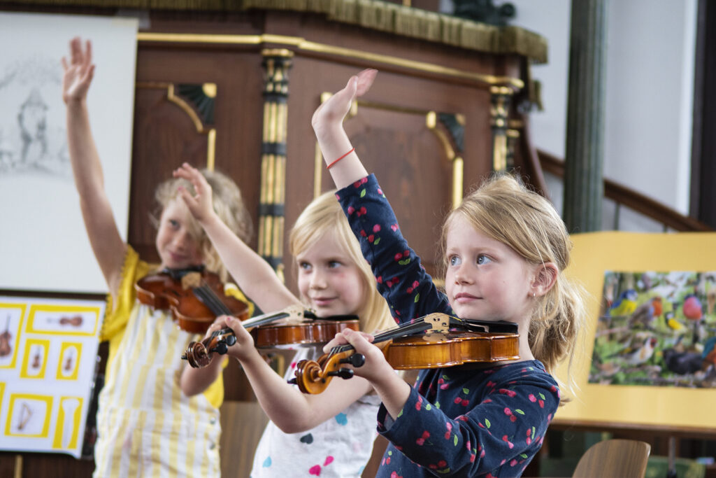 Meer dan 100 kinderen aan het werk