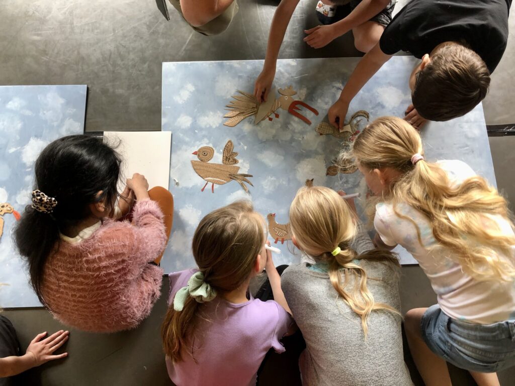 Gezamenlijk kunstwerk door de KWAschool, Uithuizen
