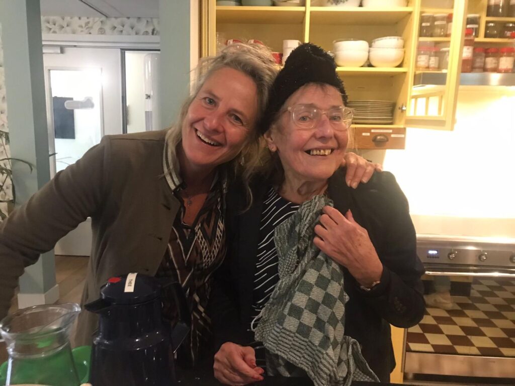 za 12 juli Marion & Gabriëlle Glasbeek, expositie en theatervoorstelling