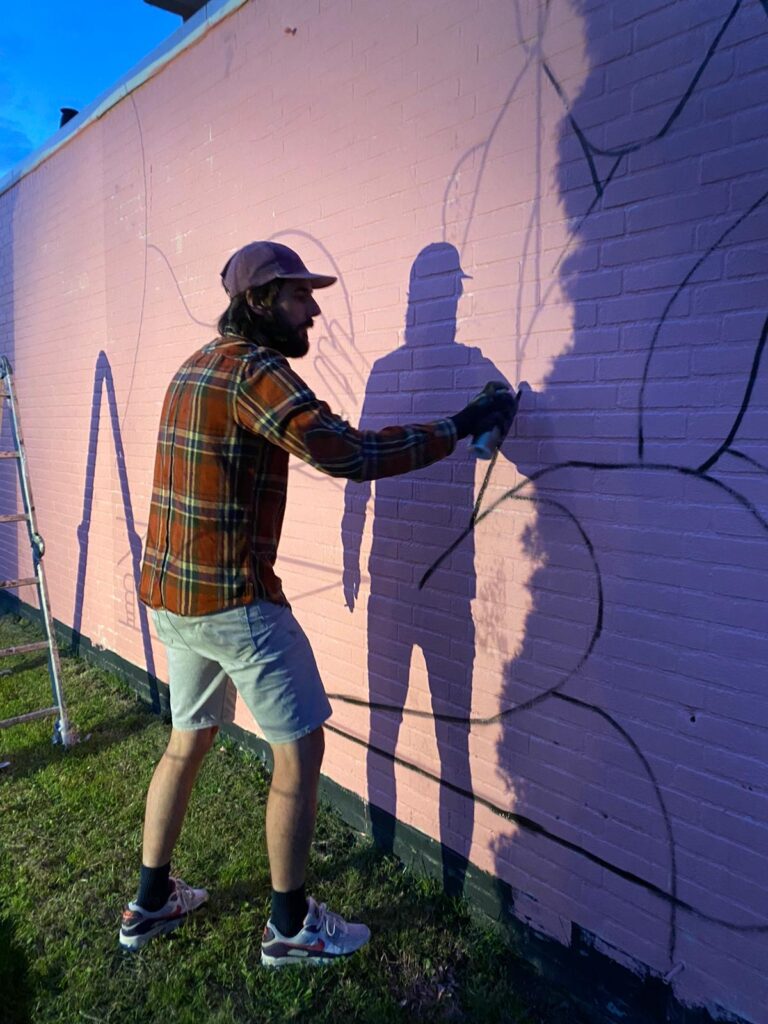 ArtAttack jongeren realiseren Mural in Leens